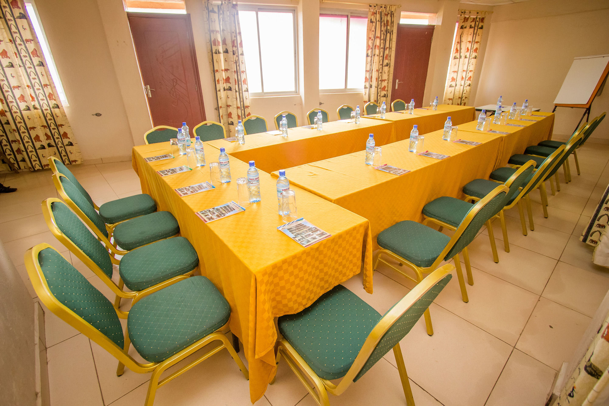 Eland Safari Hotel Nyeri Extérieur photo