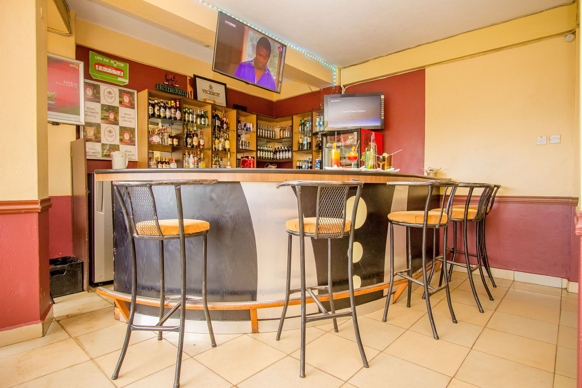 Eland Safari Hotel Nyeri Extérieur photo