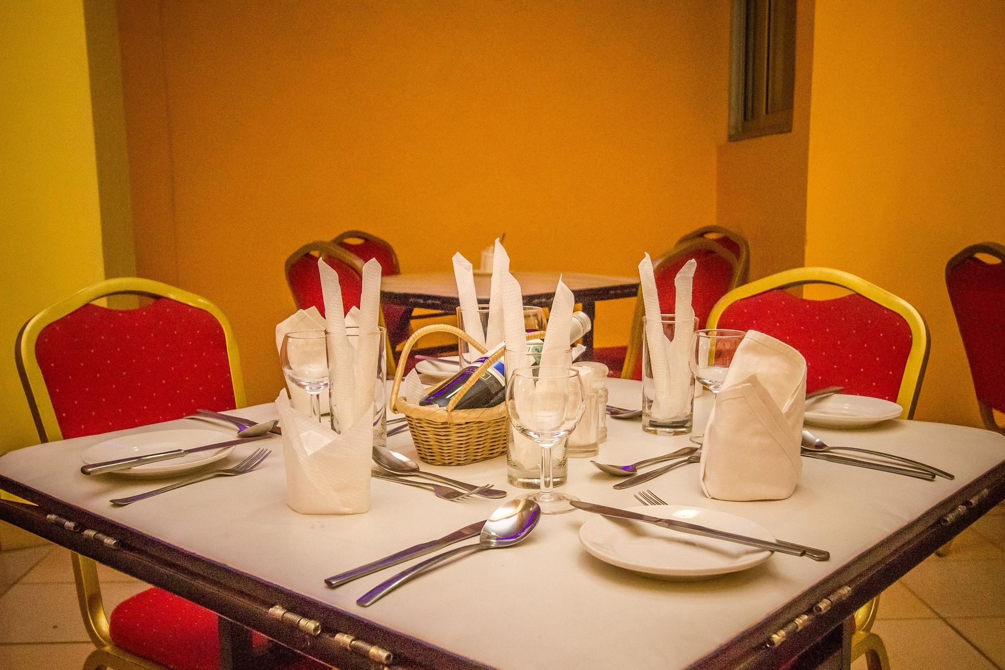 Eland Safari Hotel Nyeri Extérieur photo